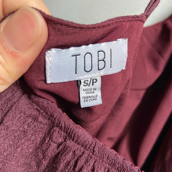 Tobi burgundy wine adjustable strap romper Sz S - Picture 6 of 11